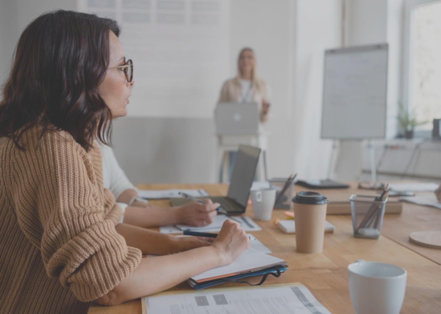 Gemeinsames Lernen und Diskussion in unseren Budgetmanagement-Seminaren